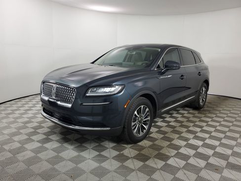 Used 2023 Lincoln Nautilus FWD w/ Premium Package image 4