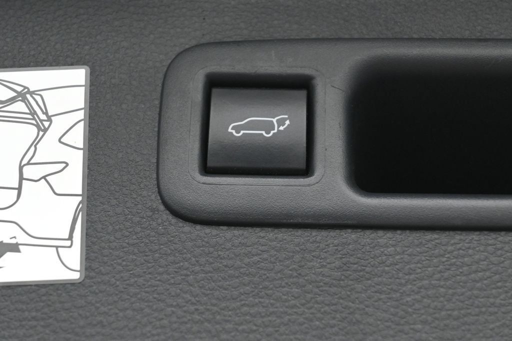 Certified 2024 Toyota Highlander Limited AWD/4WD image 34