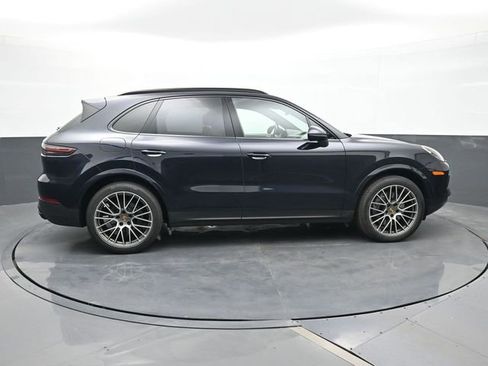 Certified 2023 Porsche Cayenne Platinum Edition image 23
