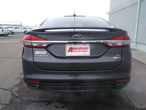 Used 2017 Ford Fusion SE w/ Equipment Group 201A image 8
