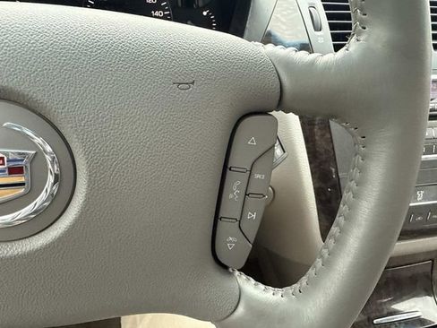 Used 2010 Cadillac DTS Luxury image 33