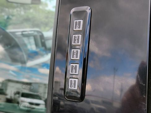 Used 2023 Ford F250 XLT AWD/4WD image 8