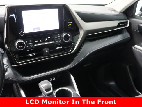 Used 2023 Toyota Highlander LE image 16