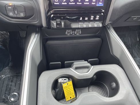 New 2026 RAM 2500 Big Horn AWD/4WD image 19