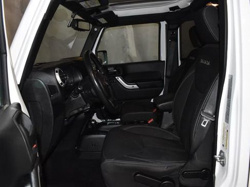 Used 2017 Jeep Wrangler Unlimited Sahara w/ Max Tow Package image 12