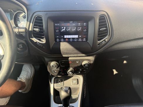 Used 2019 Jeep Compass Latitude FWD image 17