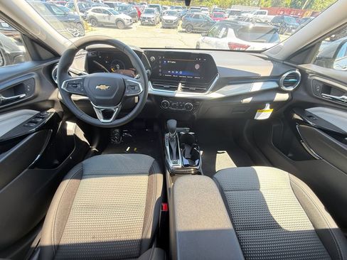 New 2026 Chevrolet Trax LT w/ Sunroof Package FWD image 23