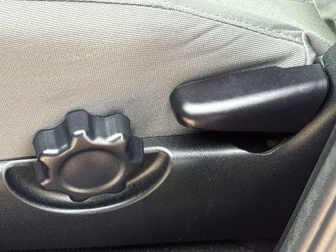 Used 2022 Toyota Tacoma SR w/ SR Convenience Package image 19