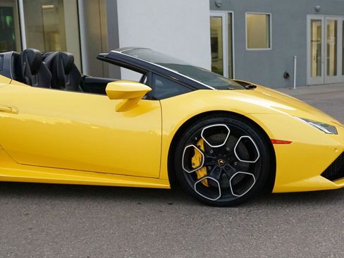 Used 2017 Lamborghini Huracan LP 610-4 image 2