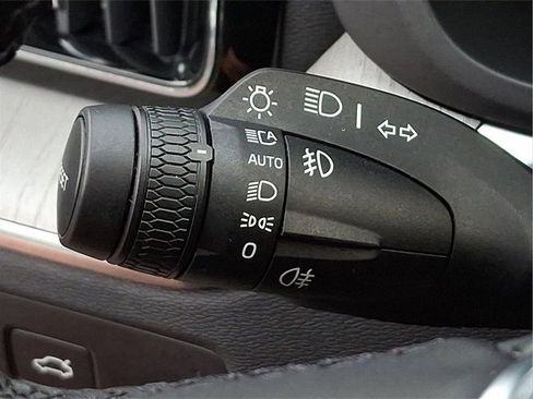 Certified 2025 Volvo XC60 B5 Plus image 22