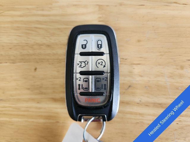 Used 2025 Chrysler Pacifica Limited FWD image 9