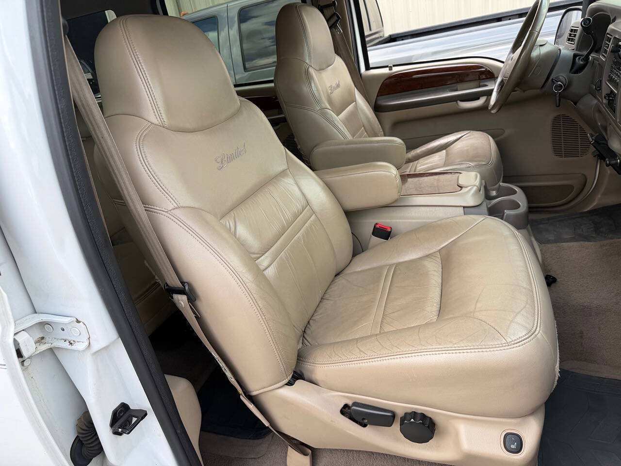 Used 2000 Ford Excursion Limited AWD/4WD image 15