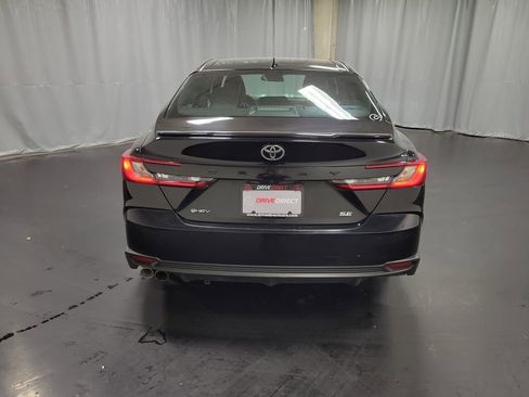Used 2025 Toyota Camry SE FWD image 7