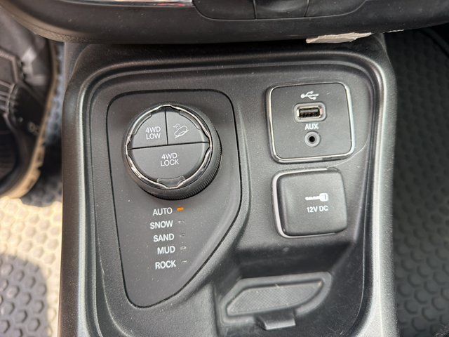 Used 2018 Jeep Compass Trailhawk w/ Navigation Group AWD/4WD image 15