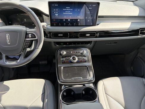 Used 2022 Lincoln Nautilus Reserve FWD image 18
