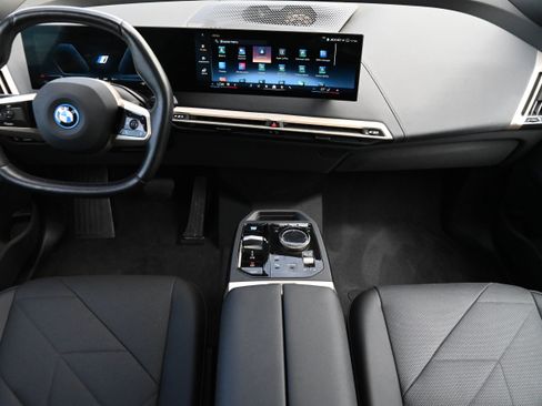 Used 2024 BMW iX xDrive50 w/ Premium Package AWD/4WD image 15