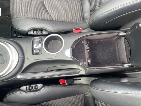 Used 2017 Nissan 370Z Touring RWD image 29
