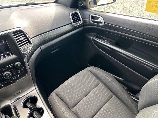 Used 2021 Jeep Grand Cherokee Laredo AWD/4WD image 22