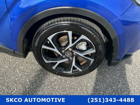 Used 2020 Toyota C-HR XLE FWD image 10
