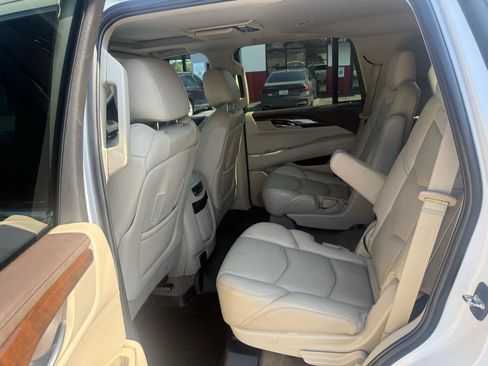 Used 2017 Cadillac Escalade Premium Luxury AWD/4WD image 24