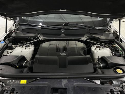 Used 2018 Land Rover Discovery HSE image 28