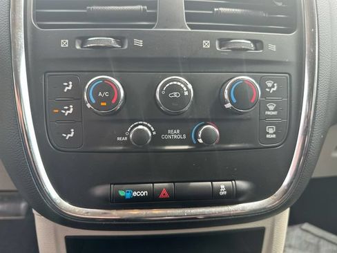 Used 2018 Dodge Grand Caravan SE w/ UConnect Hands-Free Group FWD image 37