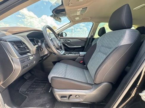 Used 2023 Nissan Rogue SV AWD/4WD image 2