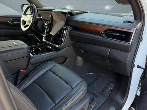 Used 2025 GMC Yukon XL Denali AWD/4WD image 19