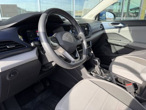 Used 2022 Volkswagen Taos SE w/ Panoramic Sunroof Package image 32