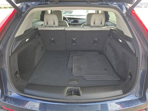 Used 2022 Cadillac XT4 Luxury w/ Cold Weather Package image 17