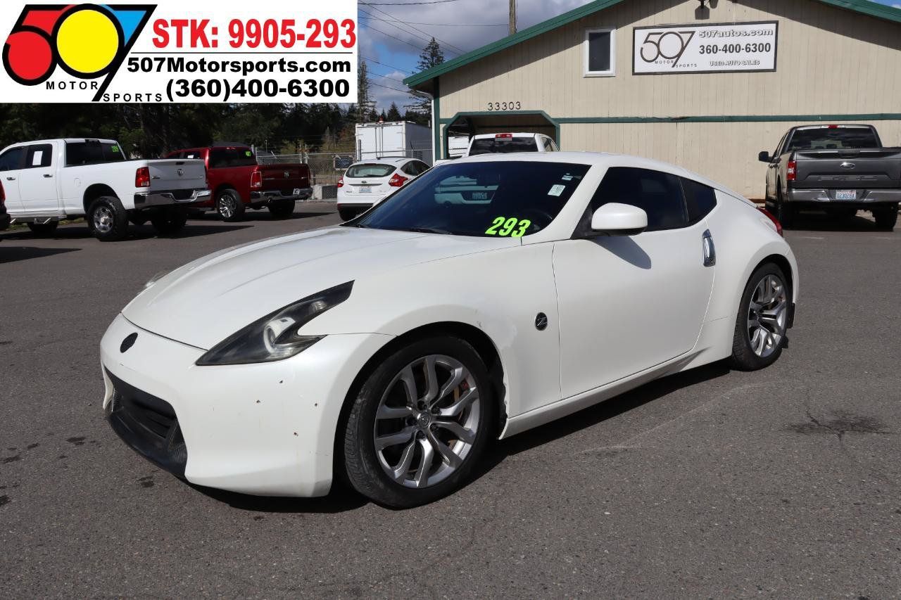 Used 2009 Nissan 370Z Coupe RWD image 2
