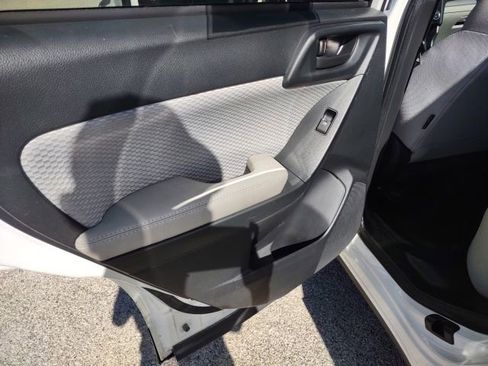 Used 2018 Subaru Forester 2.5i Premium w/ All-Weather Package AWD/4WD image 16