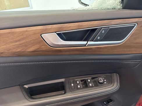 Used 2025 Volkswagen Atlas SE w/ Panoramic Sunroof Package image 19