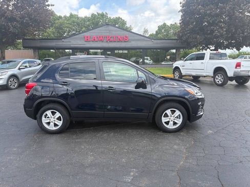 Used 2022 Chevrolet Trax LT w/ Premium Seat Package AWD/4WD image 4