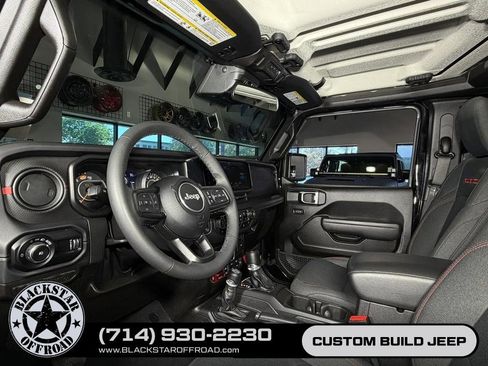 Used 2025 Jeep Wrangler Unlimited Rubicon AWD/4WD image 15