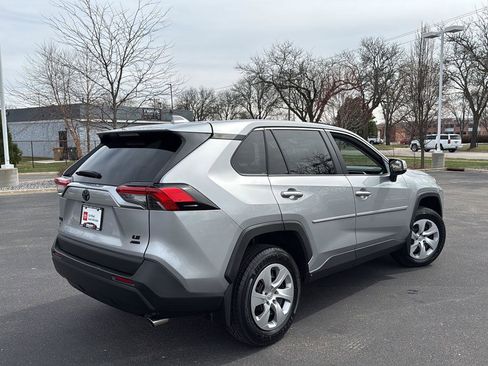 Used 2022 Toyota RAV4 LE AWD/4WD image 10