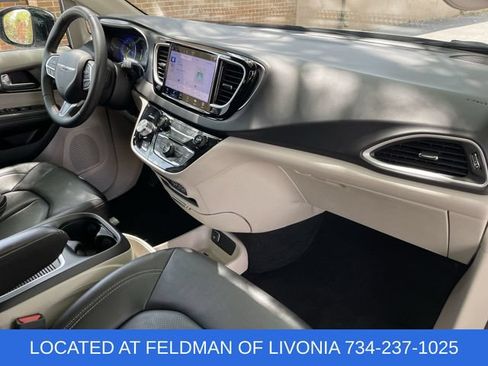 Used 2024 Chrysler Pacifica Touring-L FWD image 27