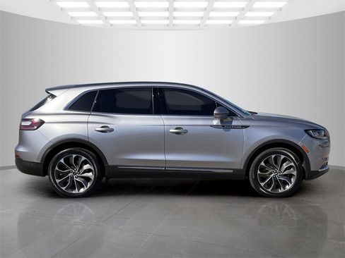 Used 2021 Lincoln Nautilus Reserve w/ Equipment Group 201A image 4