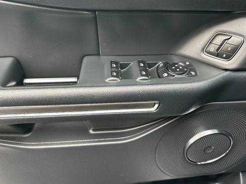 Used 2024 Ford Expedition Max XLT image 11