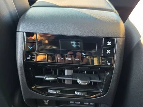New 2026 Jeep Grand Cherokee L Limited AWD/4WD image 11