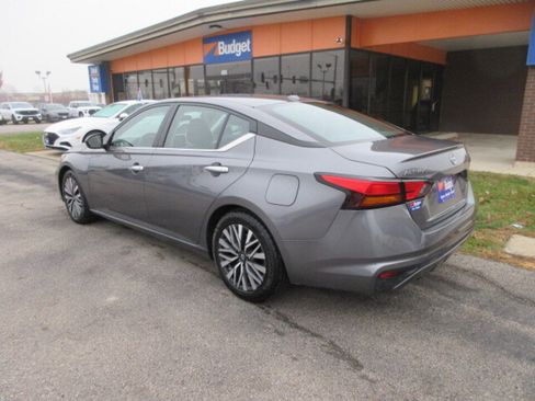 Used 2024 Nissan Altima 2.5 SV image 3