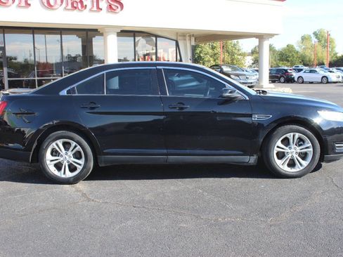Used 2017 Ford Taurus SEL image 3
