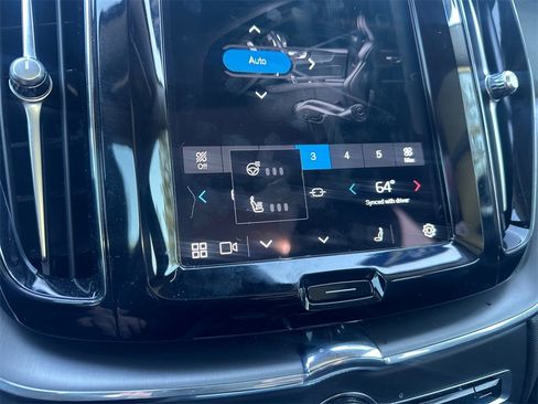 Used 2024 Volvo XC60 B5 Core image 24