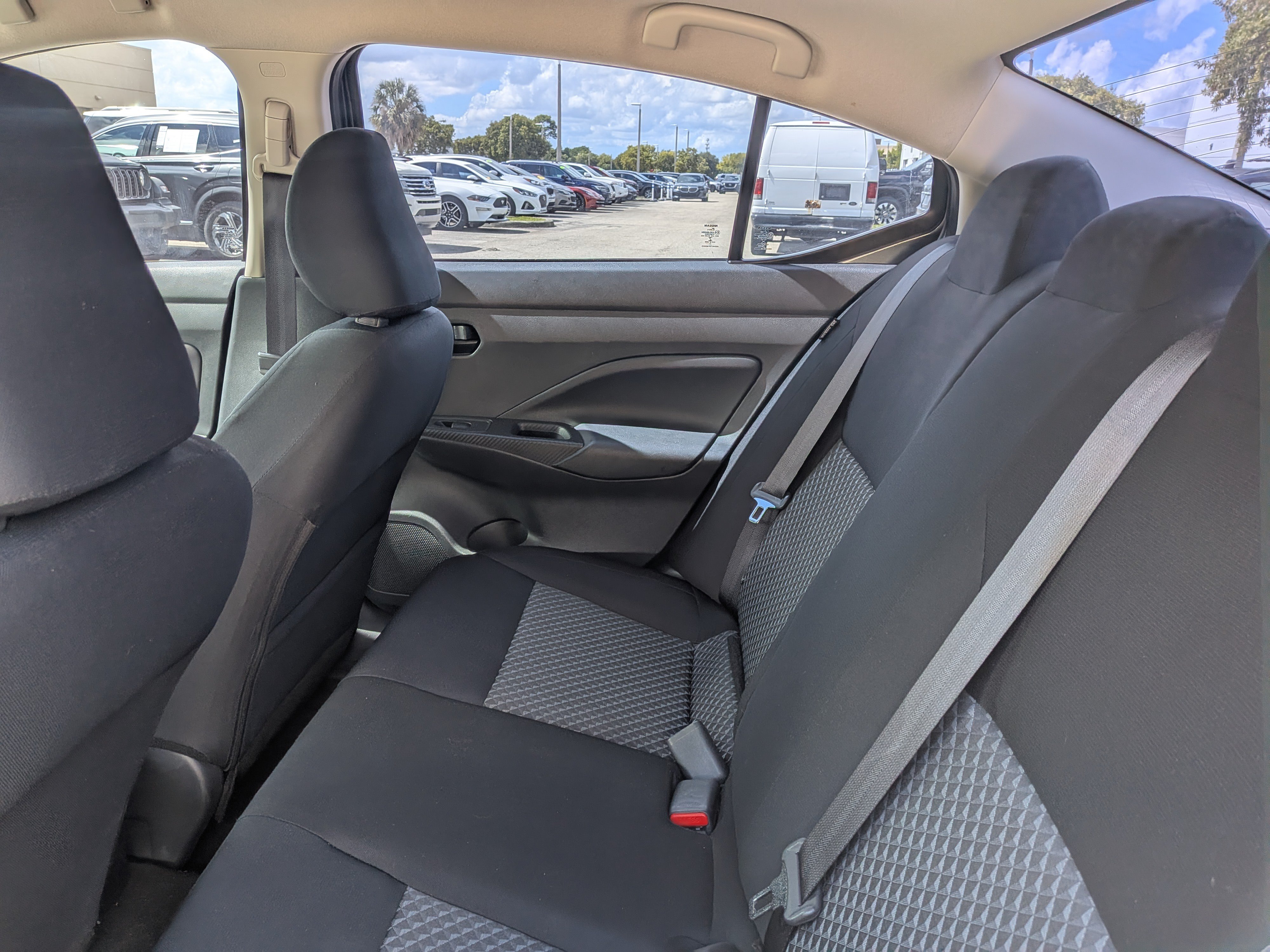 Used 2021 Nissan Versa S FWD image 13