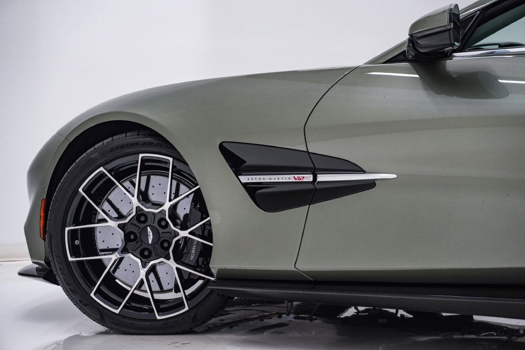 Used 2026 Aston Martin Vanquish Convertible RWD image 16