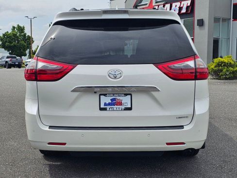 Used 2020 Toyota Sienna Limited FWD image 4