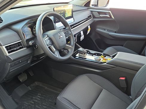 New 2026 Mitsubishi Outlander ES image 12
