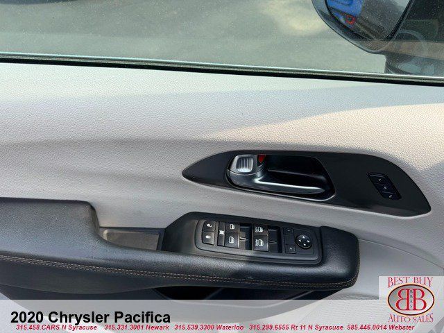 Used 2020 Chrysler Pacifica Touring-L w/ Tire & Wheel Group FWD image 10