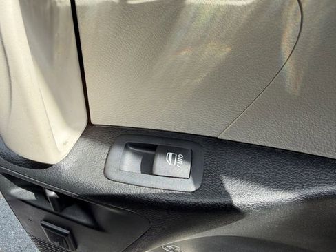 Used 2023 Chrysler Pacifica Limited FWD image 36