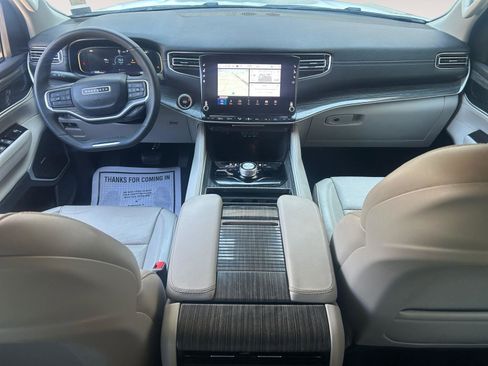 Used 2022 Jeep Wagoneer Series II AWD/4WD image 10